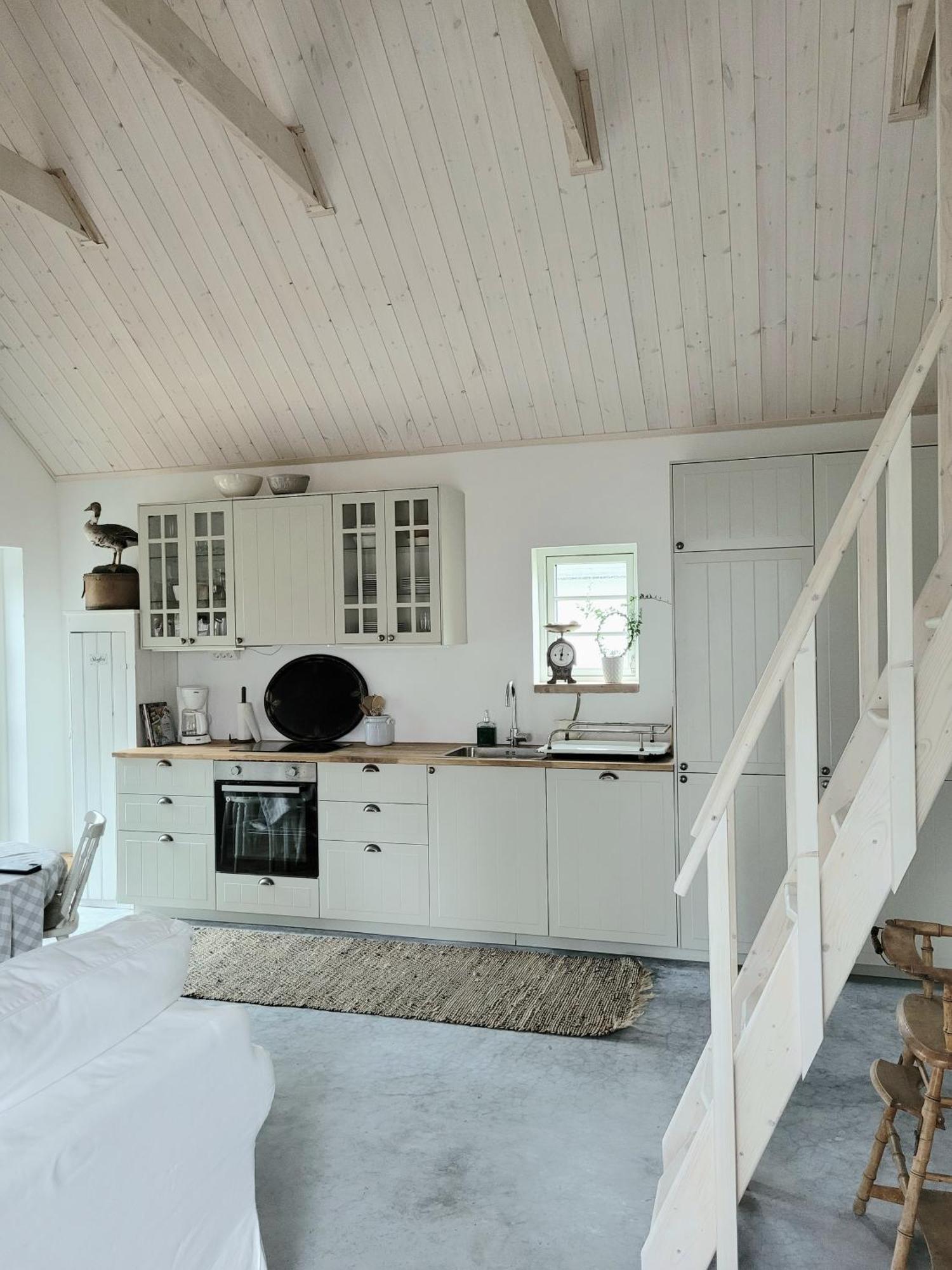 Mysigt Hus I Liten By Naera Havet *