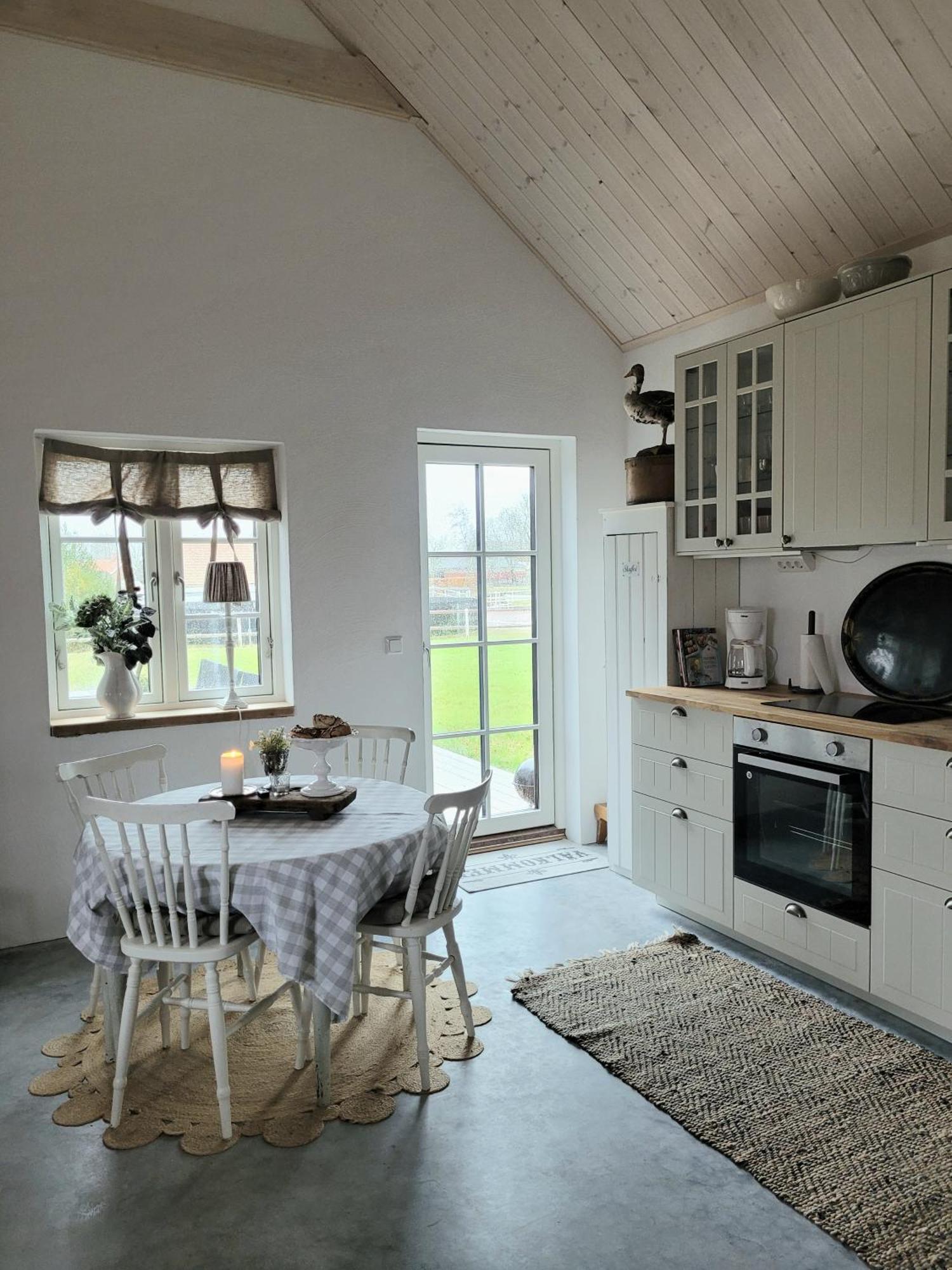 Mysigt Hus I Liten By Naera Havet Feriehus *
